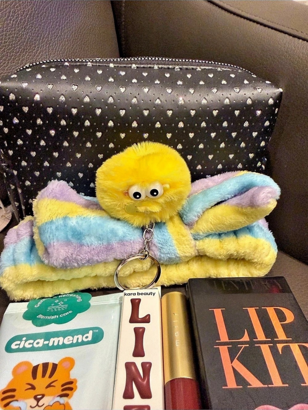 Cosmetic Bag, Lippies & Skincare Bundle - Picture 4 of 5
